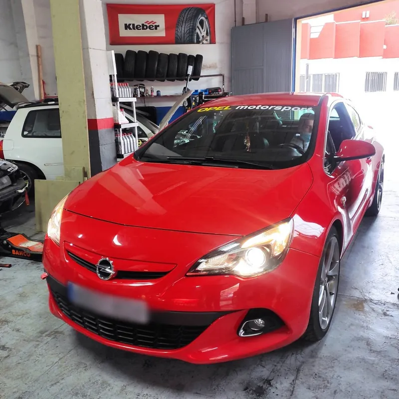 Opel Astra GTC OPC listo para entrega en Ecomotor